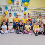 Na zdjęciu widać dzieci z grupy BIEDRONEK. Jest to zdjęcie grupowe w sali.