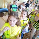Na zdjęciu widać dzieci z grupy BIEDRONEK podczas lekcji pokazowej w Szkole Podstawowej nr 3 w Lublińcu.