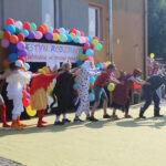 Na zdjęciu widać rodziców niektórych przedszkolaków, podczas występu artystycznego pt. "Rzepka".